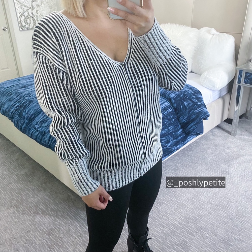 Bohme vertical striped white & black v-neck knit wear sweater long sleeve  top - Picture 6 of 15